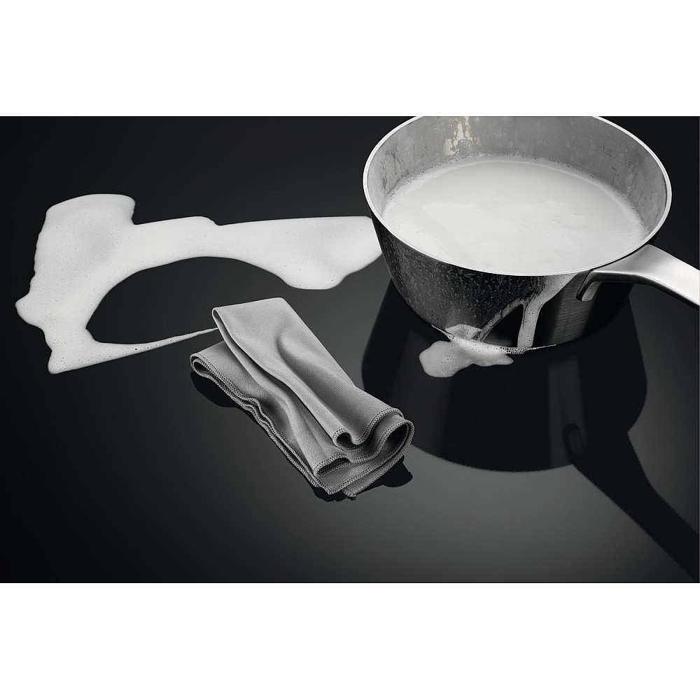 Induktionshäll AEG IKE42640KB Svart med Bridgefunktion och ActiveTouch