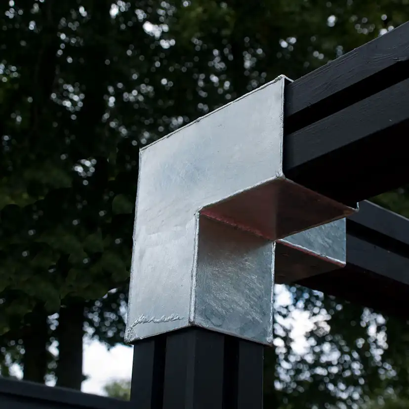 Cubic Hörnbeslag dubbelt - till 9x9 cm stolper