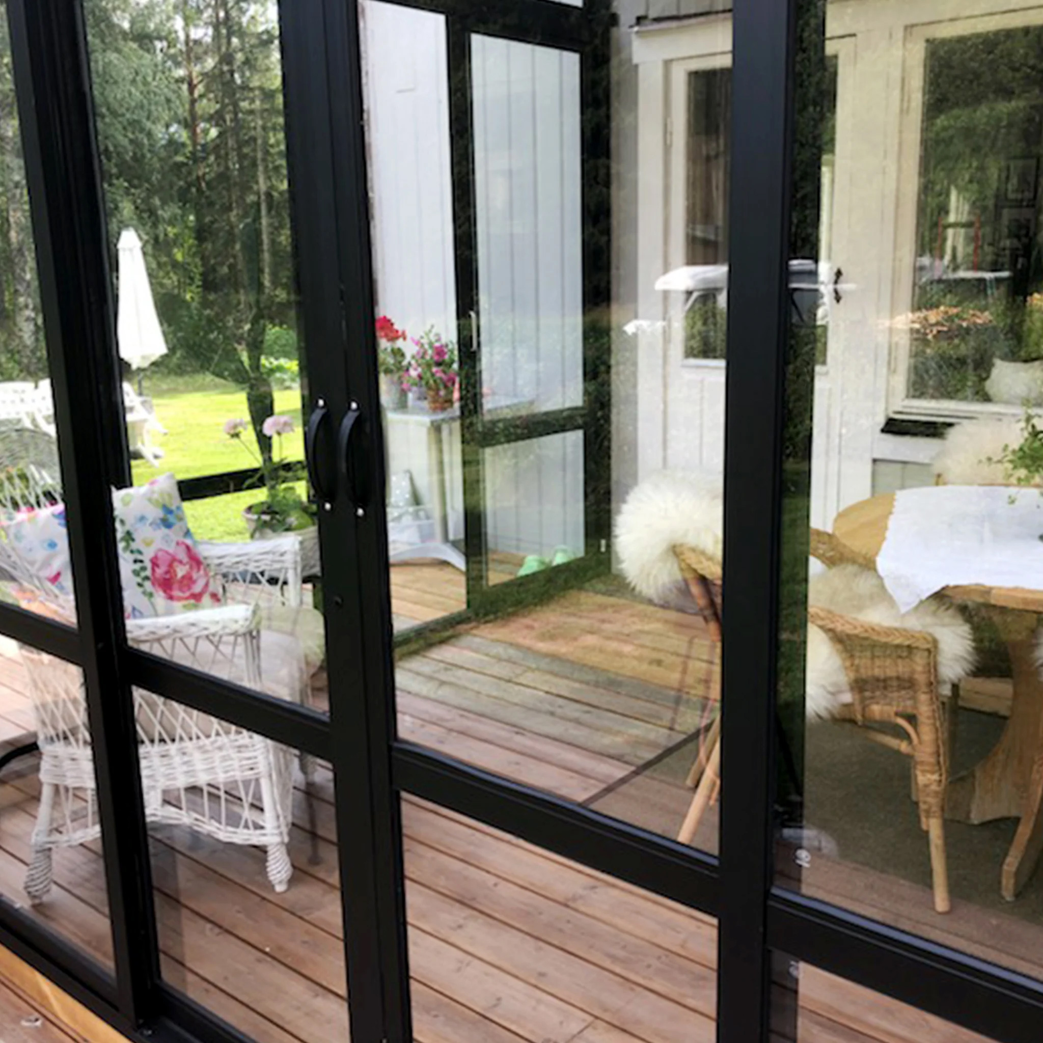 Uterum Metalcraft 10,7m² Säkerhetsglas Svart