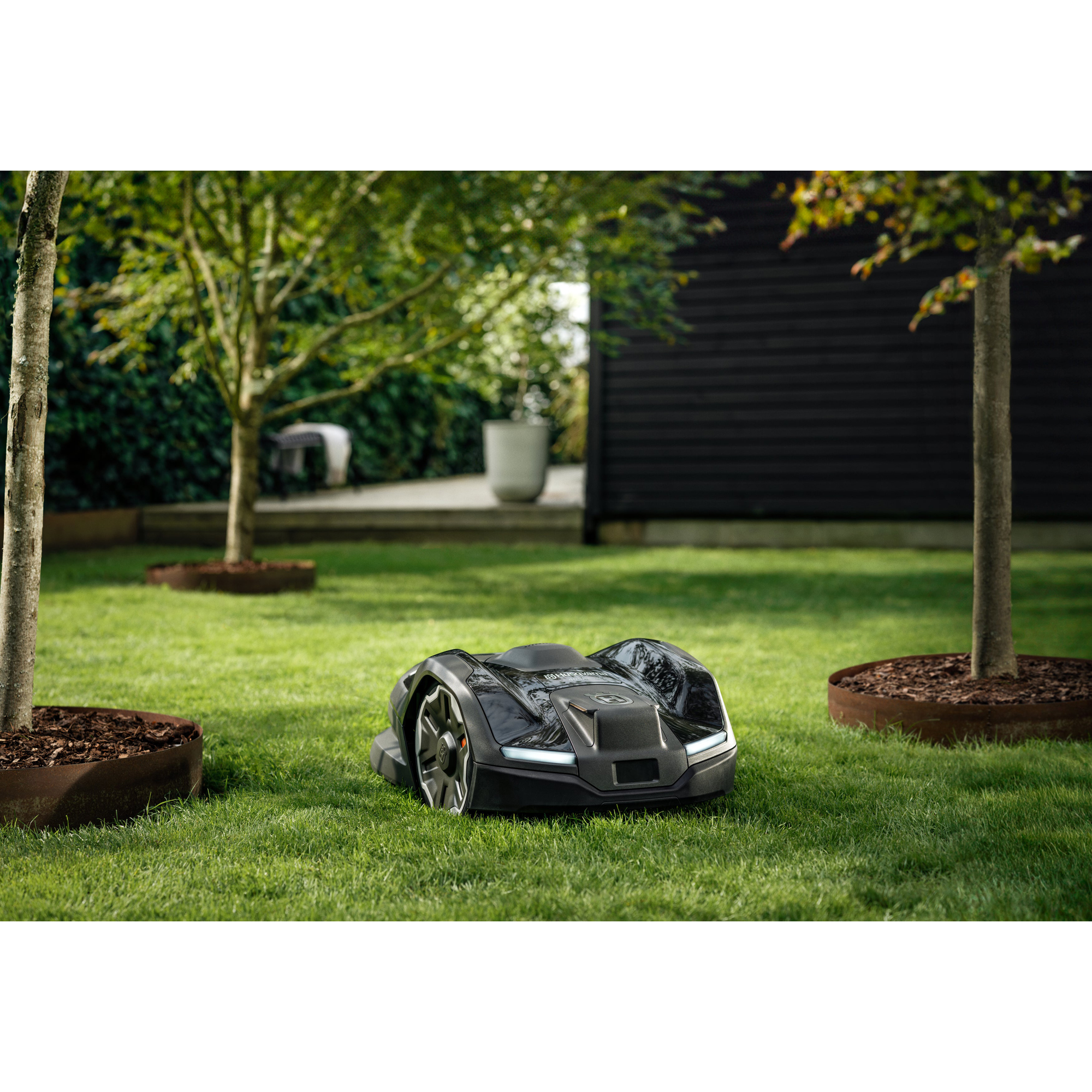 Robotgräsklippare Husqvarna Automower® 405XE NERA med Slinglös Teknik