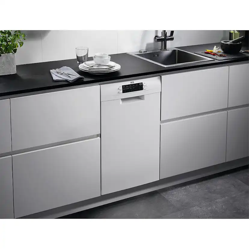 Integrerad Diskmaskin AEG FFB62407ZW 45 cm med SatelliteClean® och ExtraHygiene
