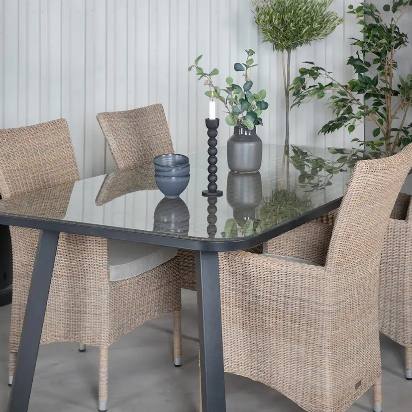 Matgrupp Venture Home Olle med 4 Tosca Matstolar