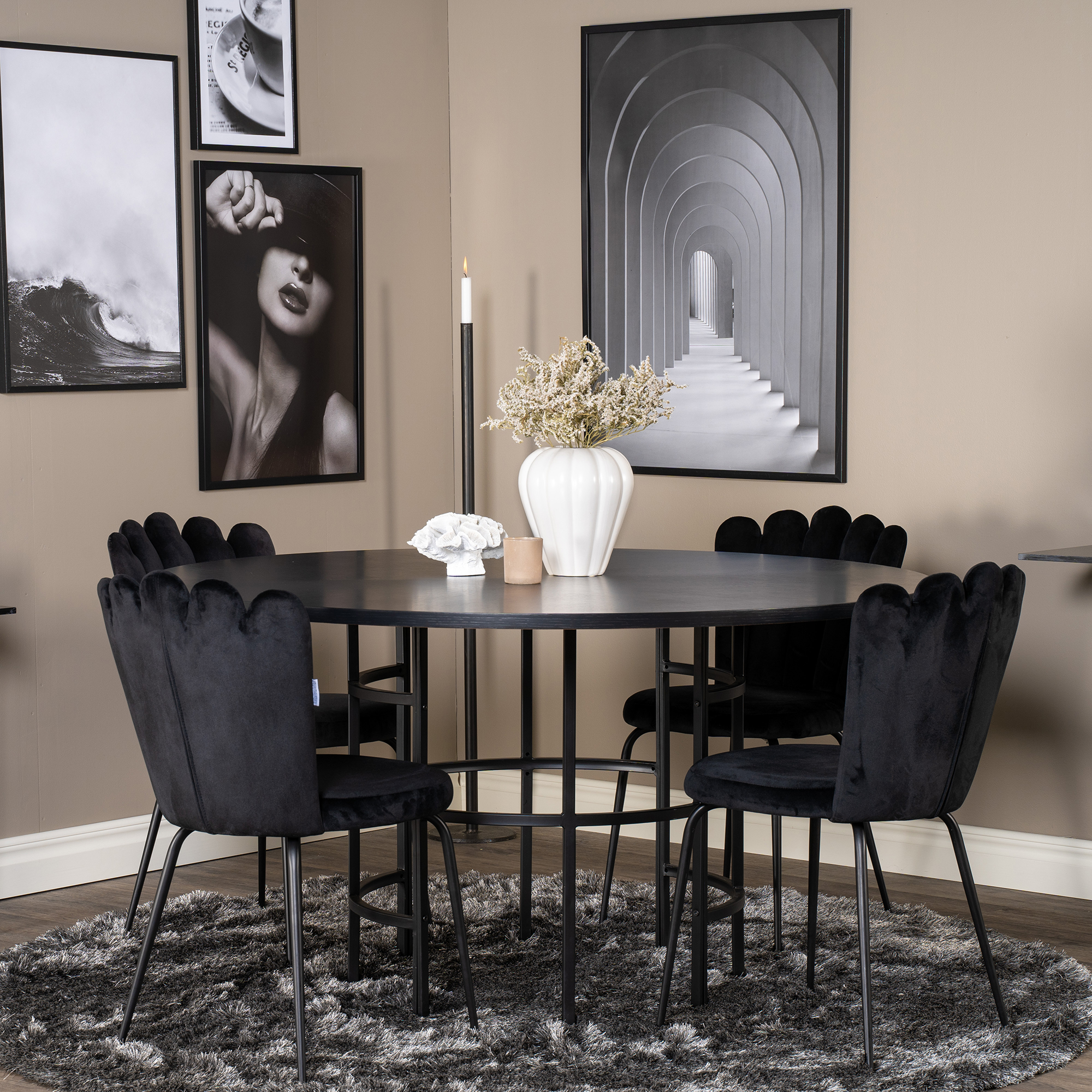 Matgrupp furniture/fashion Copenhagen med 4 Svarta Limhamn Light Stolar