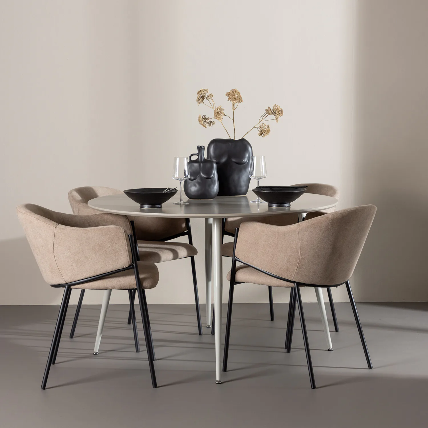 Matgrupp Venture Home Plaza Ø120 med 4 st Evelina Stolar
