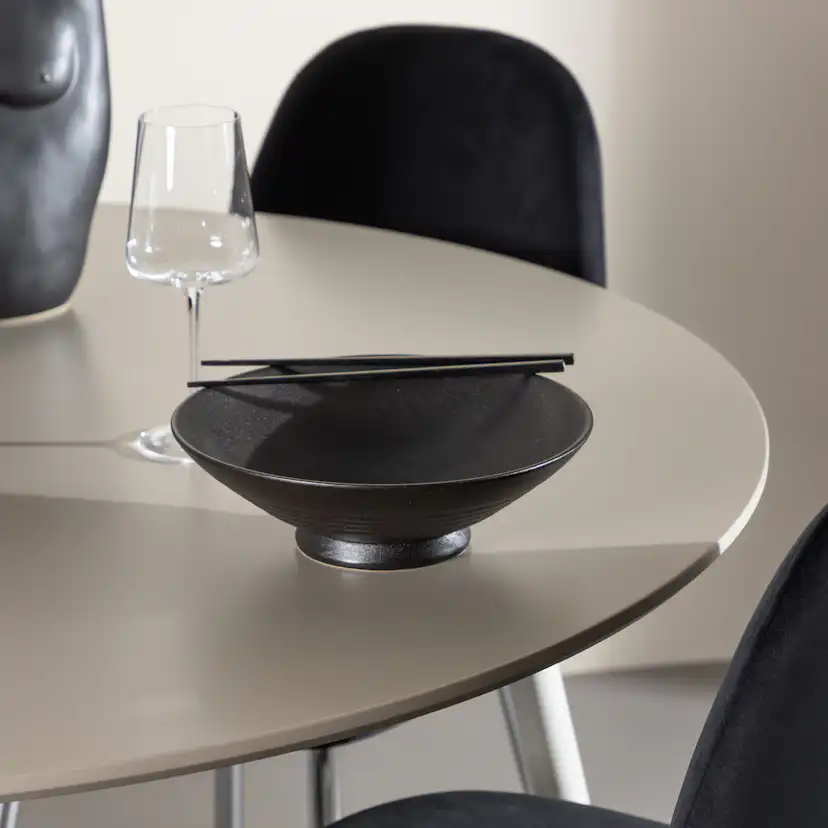 Plaza Dining Table with Polar Dining Chair Färg: Beige/Svart, Ben: Stål