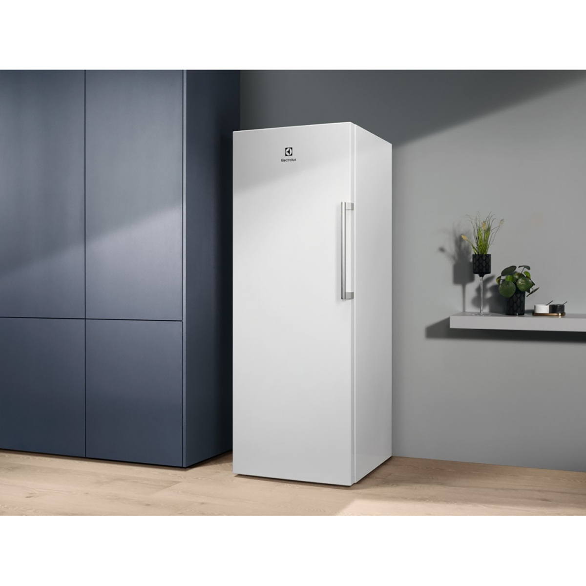 Frysskåp Electrolux LUT2NE32W