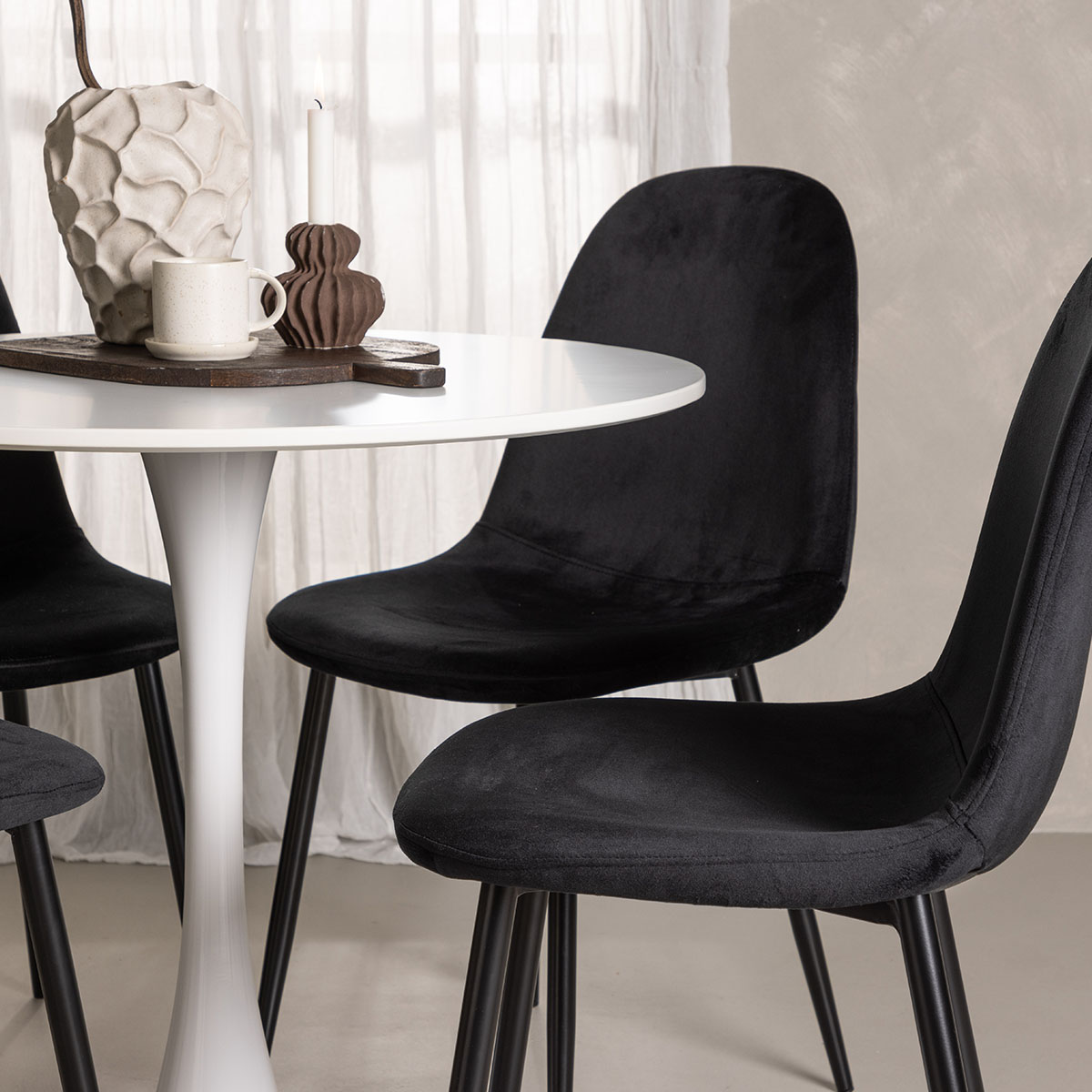 Matgrupp Venture Home Hamden Ø80 cm med 4 Polar Sammet stolar