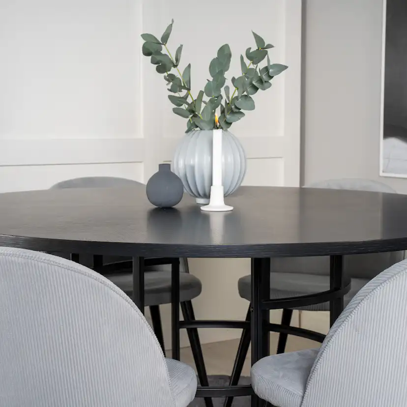 Matgrupp furniture/fashion Copenhagen med 6 Valentina Stolar