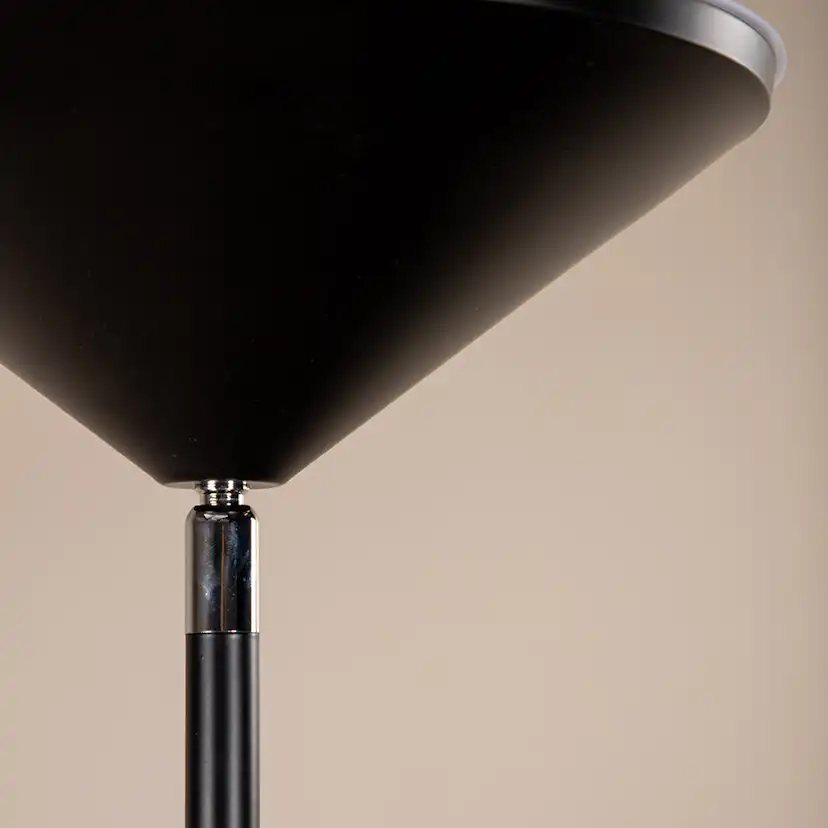 Golvlampa Venture Home Corong