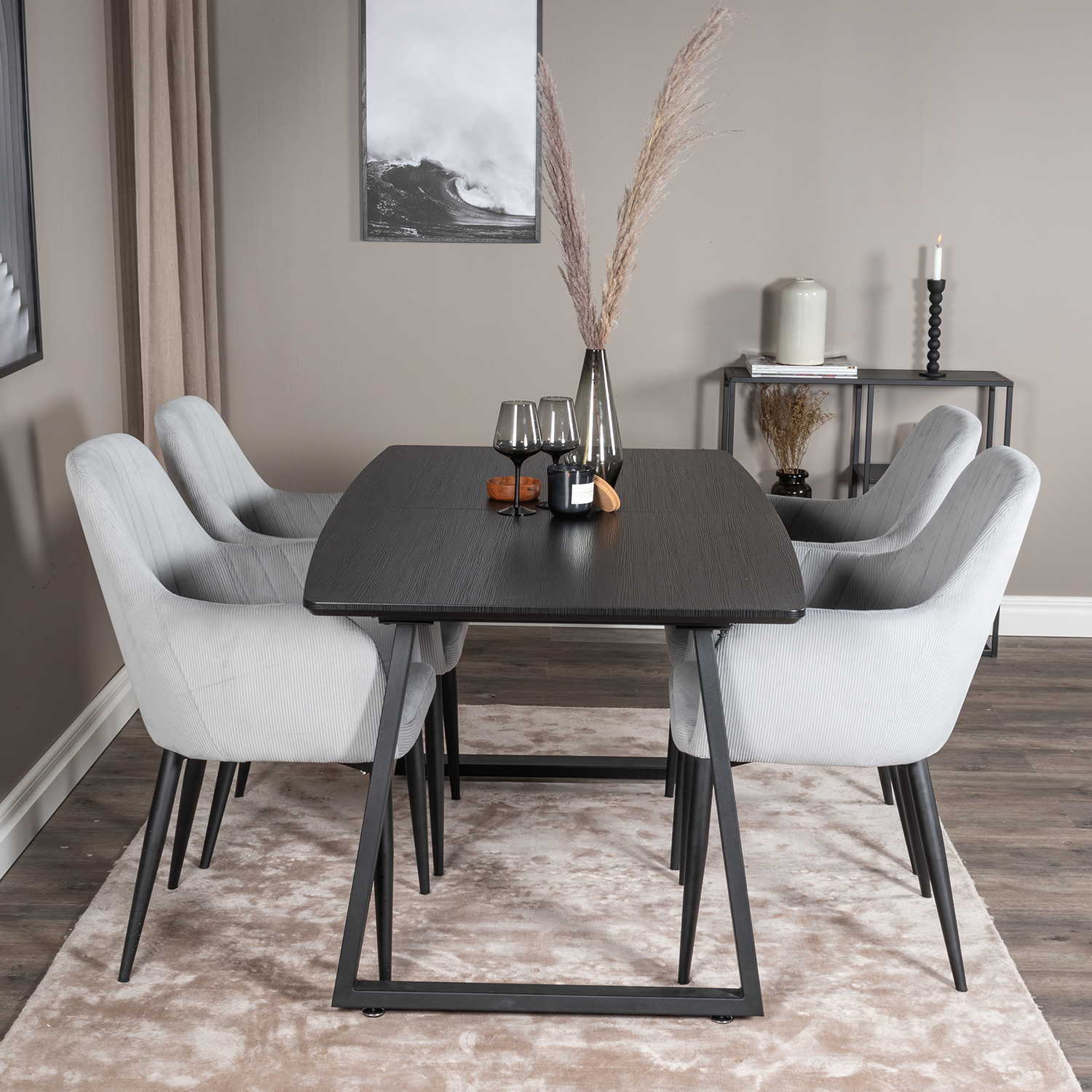 Matgrupp Venture Home Ina med 4 Corina Stolar Manchester