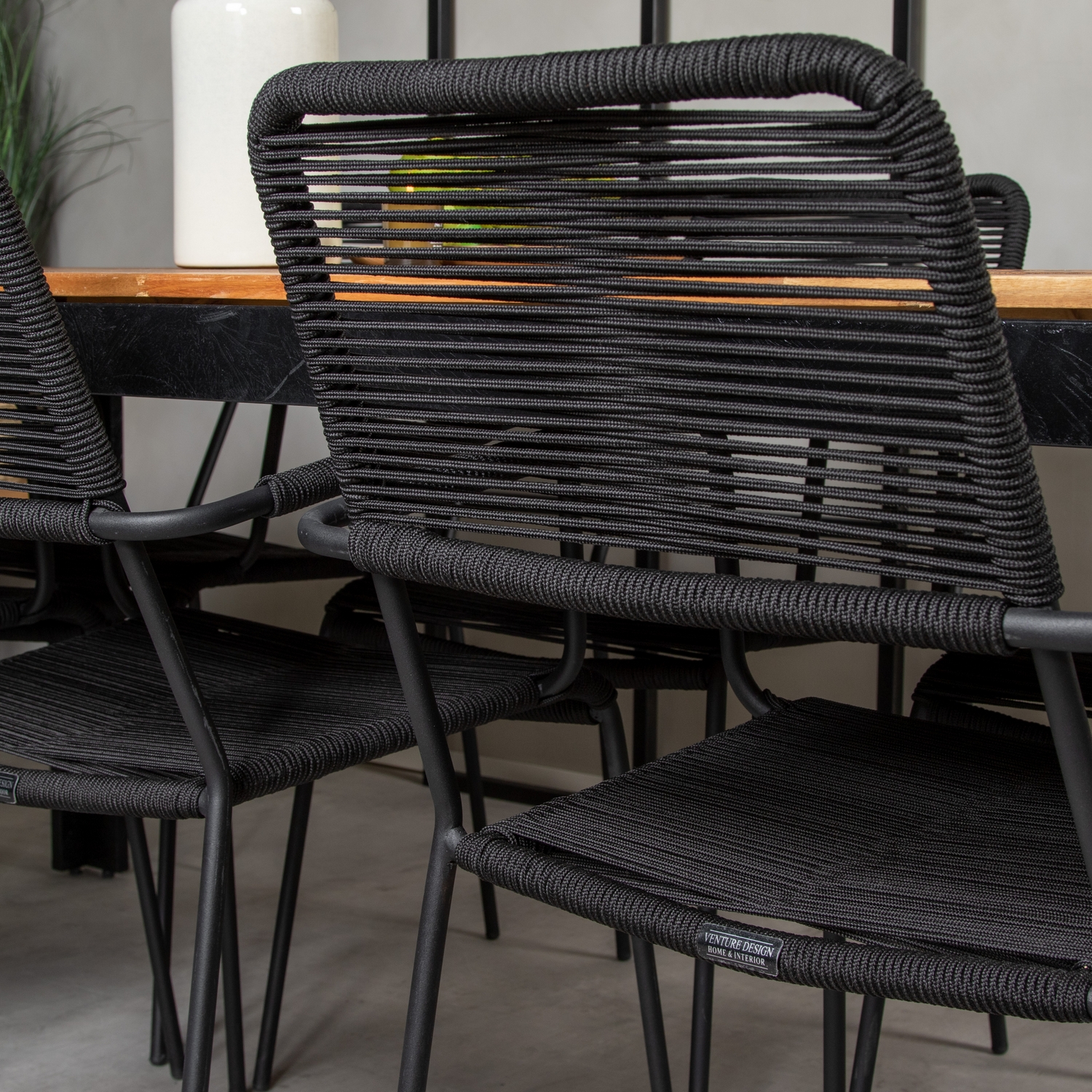 Bois Dining table 200*100cm  - Black Legs / Acacia +Lindos A Trä/Svart
