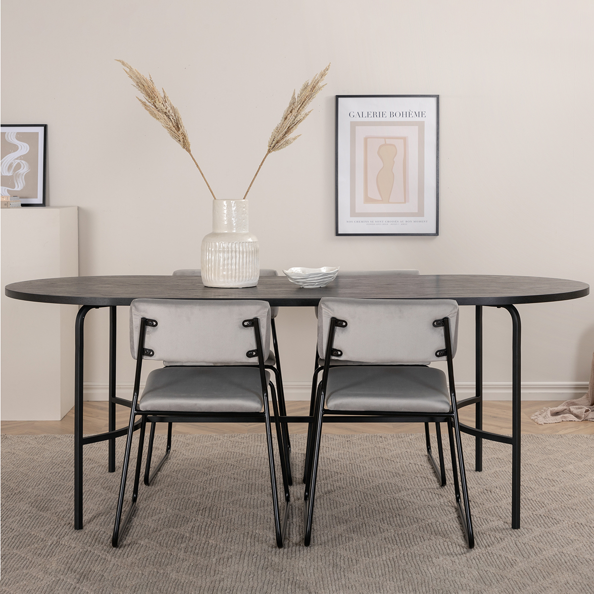 Matgrupp Venture Home San Francisco matbord och Kungshamn matstol