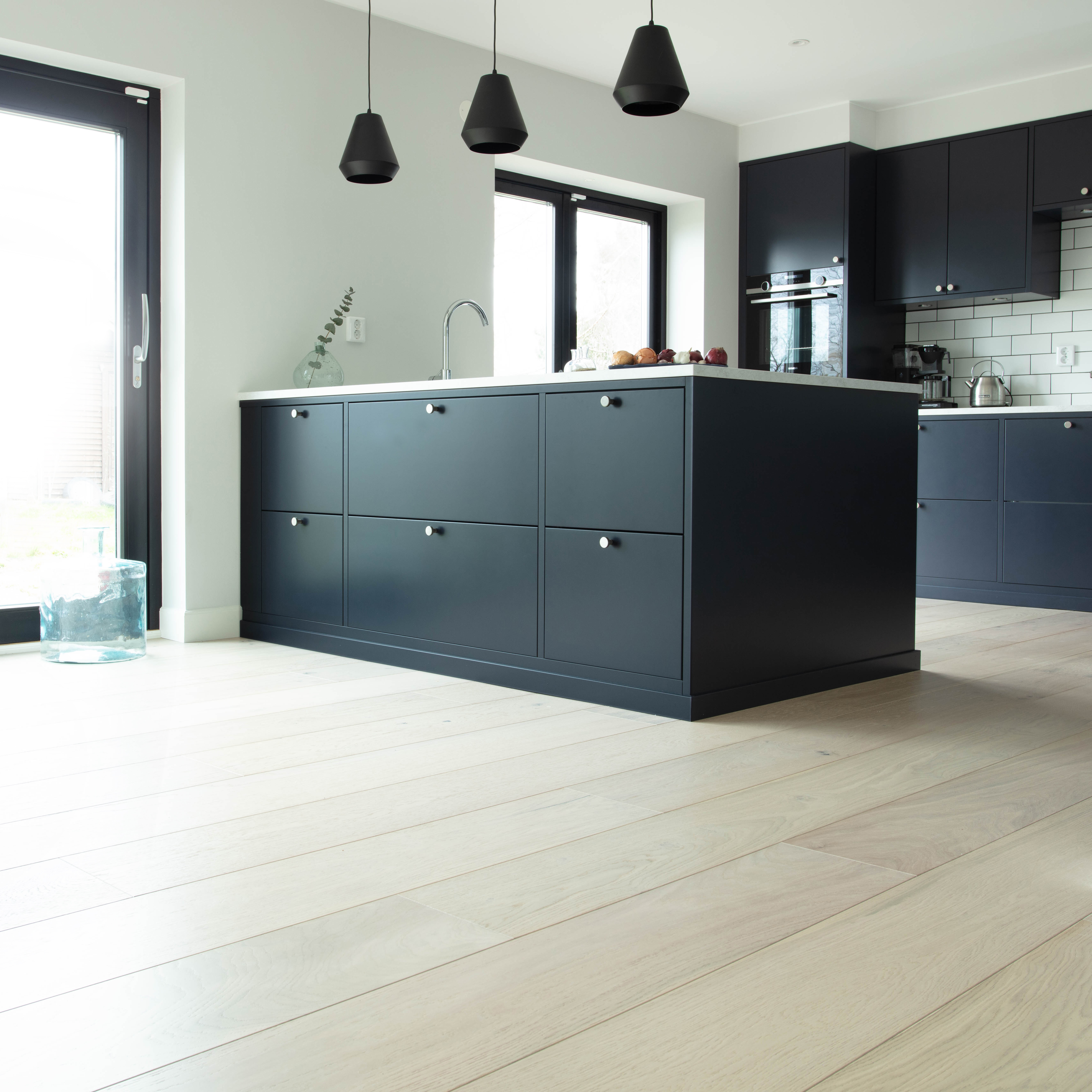 Parkettgolv Nordic Floor Ek Grand Cloud White  Mattlackad 1-stav