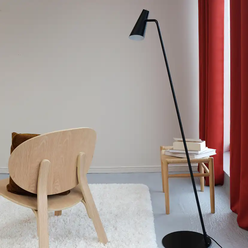 Golvlampa Dyberg Larsen Noa