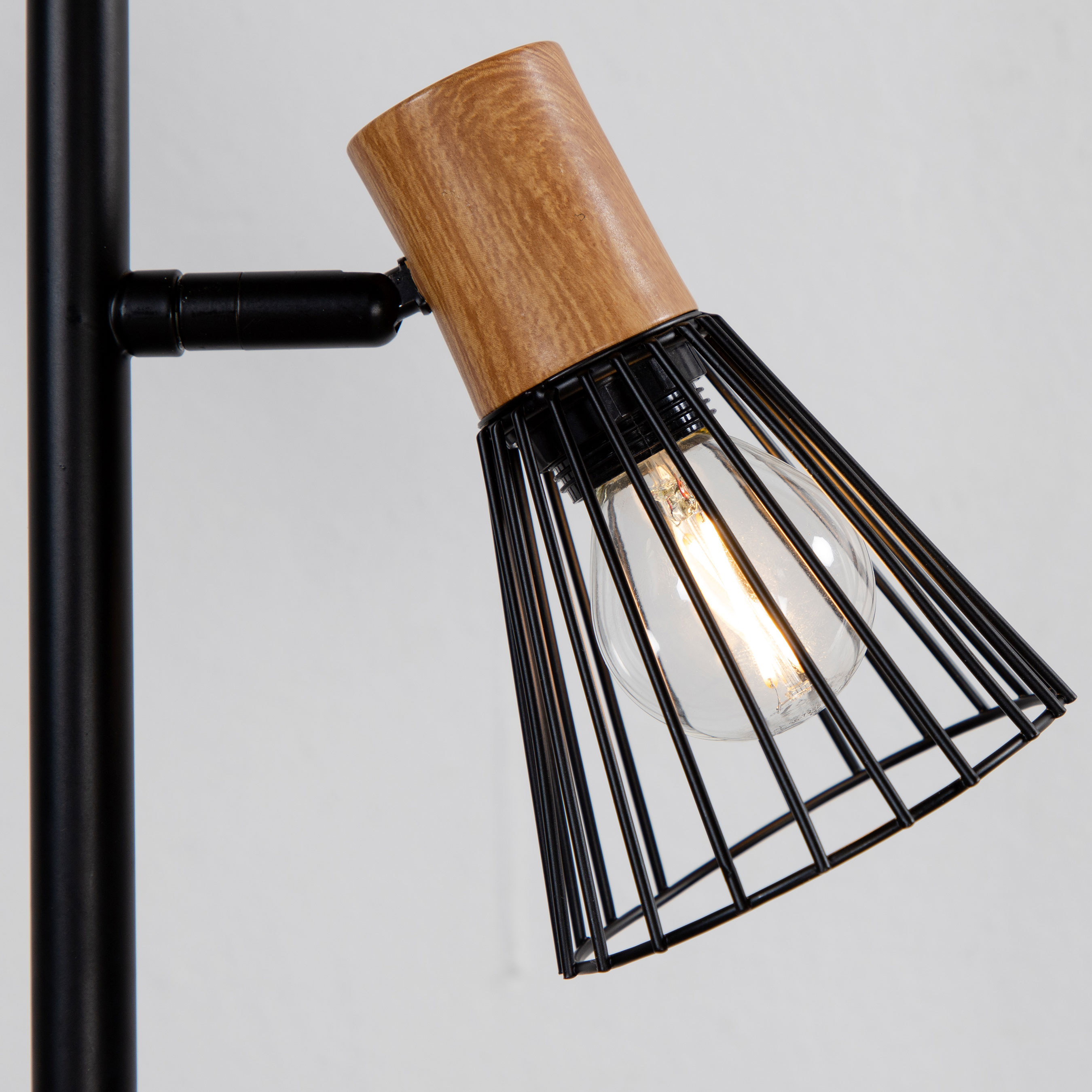 Golvlampa Venture Home Atticus