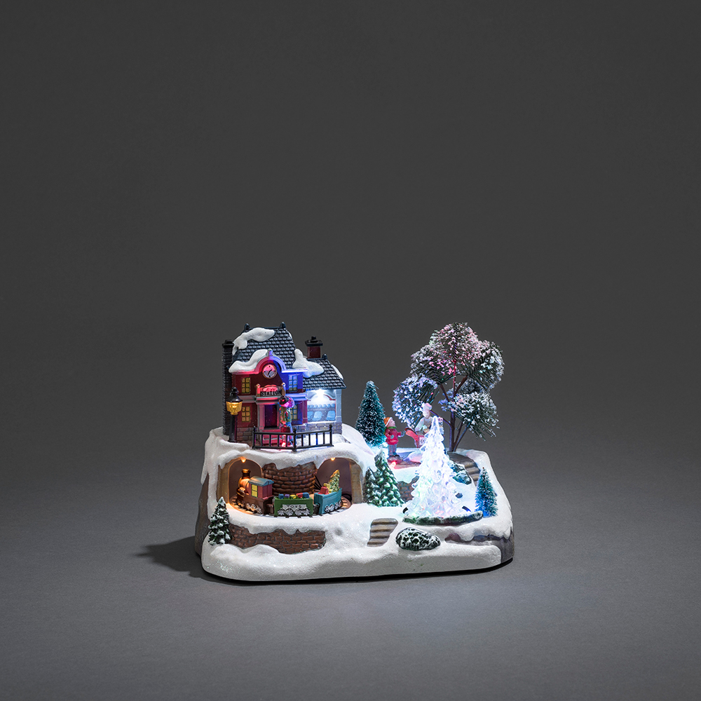 Julby Gnosjö Konstsmide Tågstation/Gran