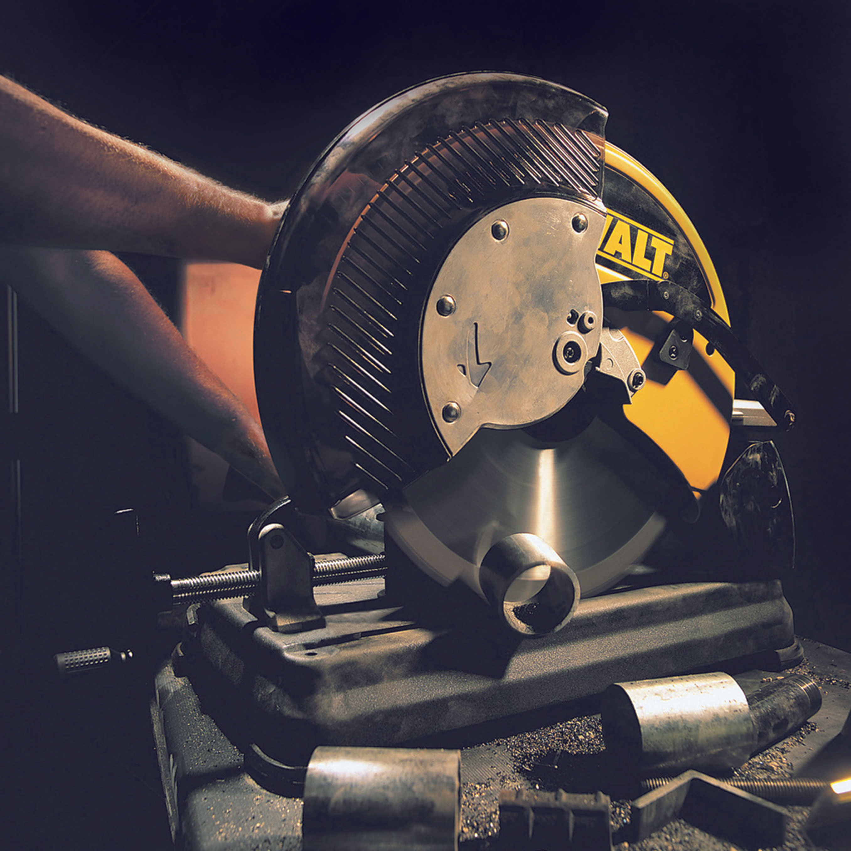 Metallkapsåg Dewalt DW872-QS 230 V
