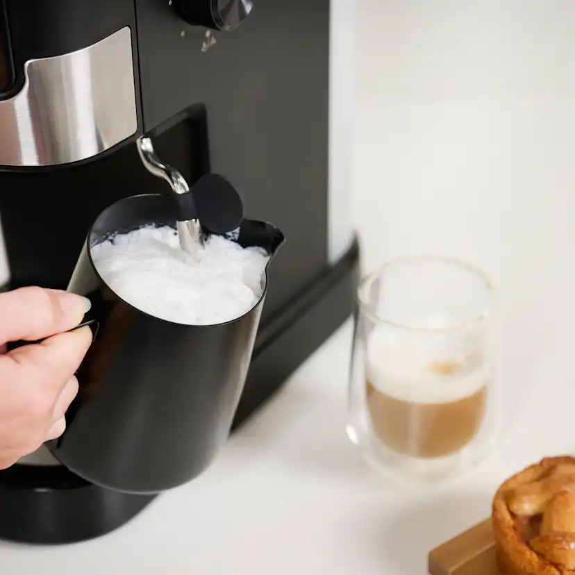 Espressomaskin Tristar CM-2278 med Mjölkskummare, Svart