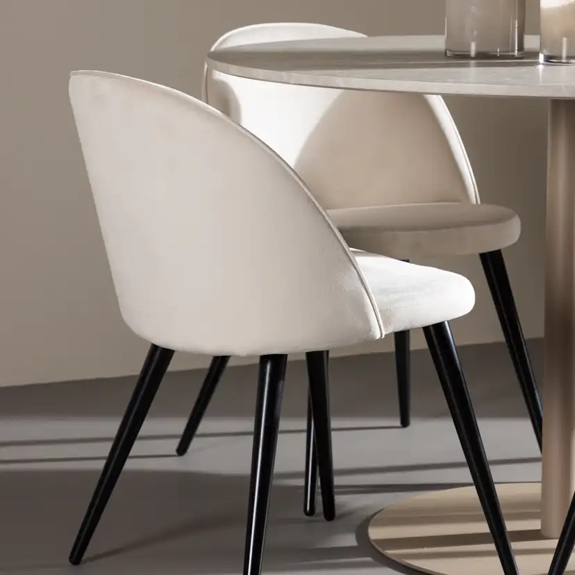 Matgrupp Venture Home Lycke Ø110 med 4 st Velvet Stolar