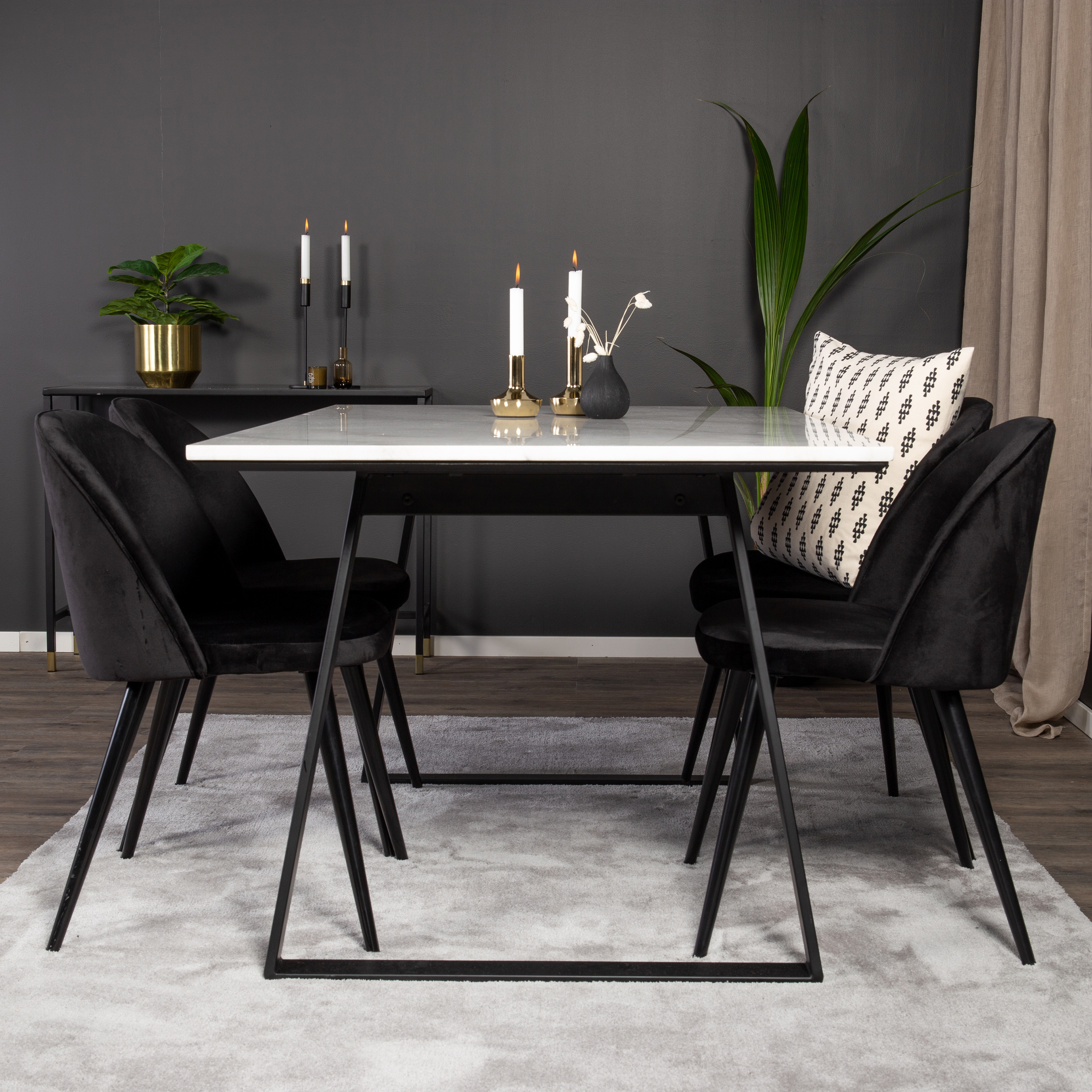 Matgrupp Venture Home Estelle 140 med 4 Valentina Stolar Sammet