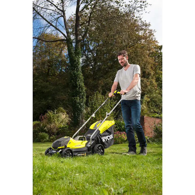Gräsklippare El RYOBI ONE+ RLM18X33B40 18V 33cm med 4,0 Ah inkl. Batteri & Laddare