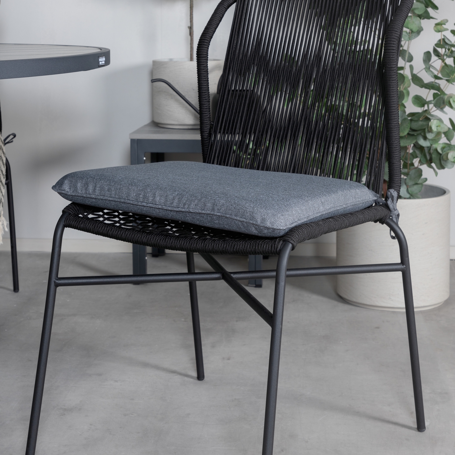 Matgrupp Venture Home Pincy med 4 Jefferson Stapelbara Matstolar