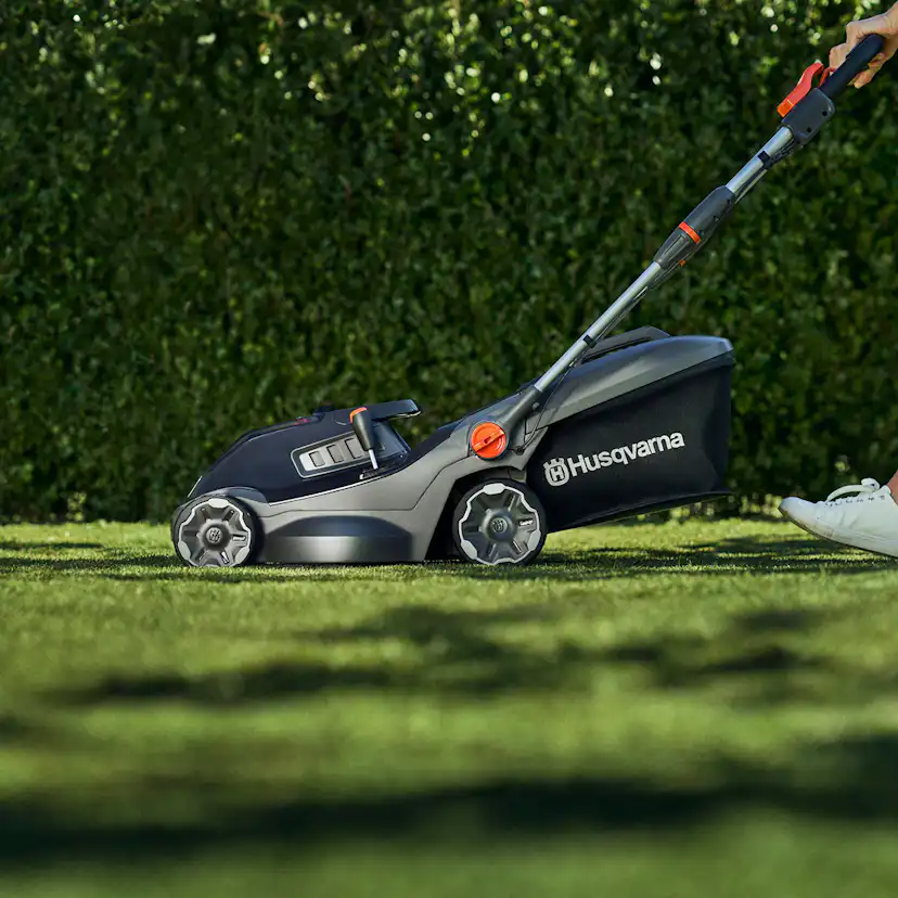 Gräsklippare Husqvarna Aspire™ LC34 Med Batteri och Laddare