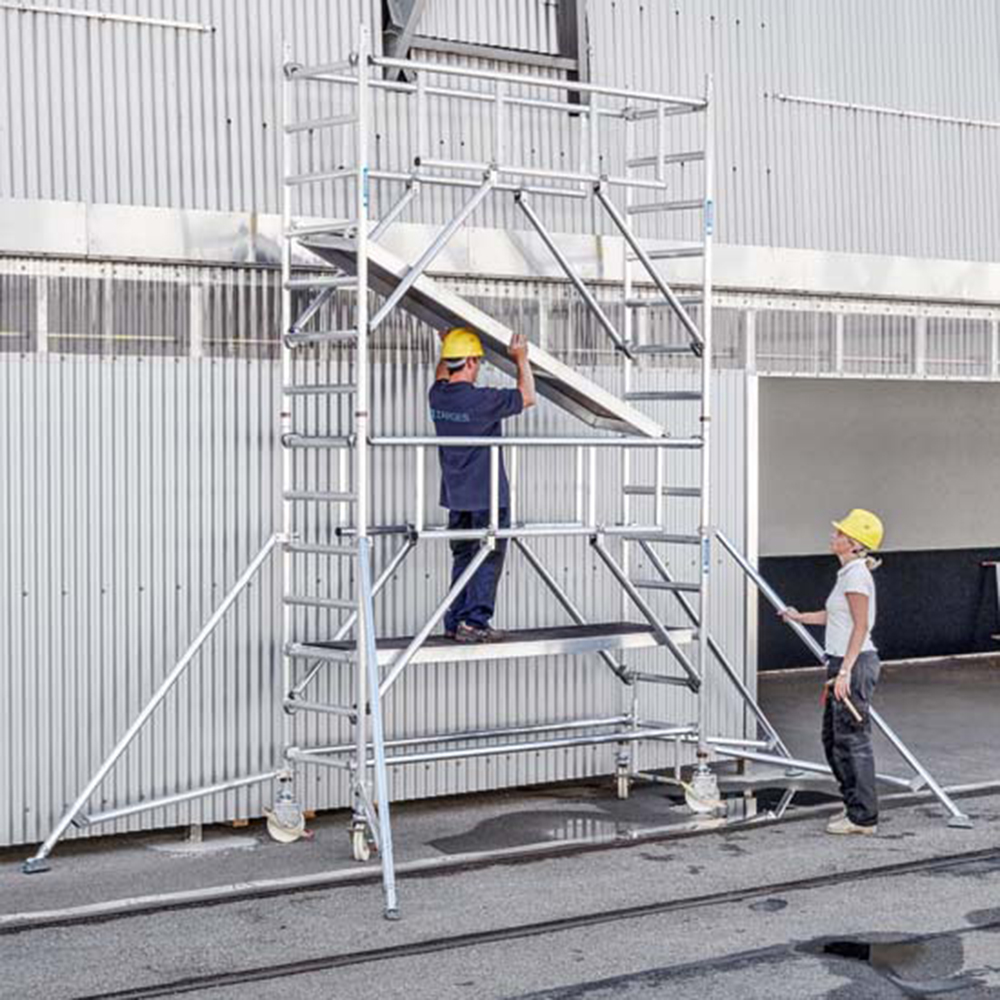 S-Plus Safetyställning 1,35 x 2,50 plh = 6,40 B= 1,35 m x H=2,50 m Platformhöjd= 6,40 m