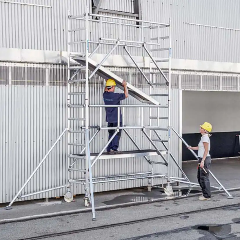 S-Plus Safetyställning 1,35 x 2,50 plh = 6,40 B= 1,35 m x H=2,50 m Platformhöjd= 6,40 m