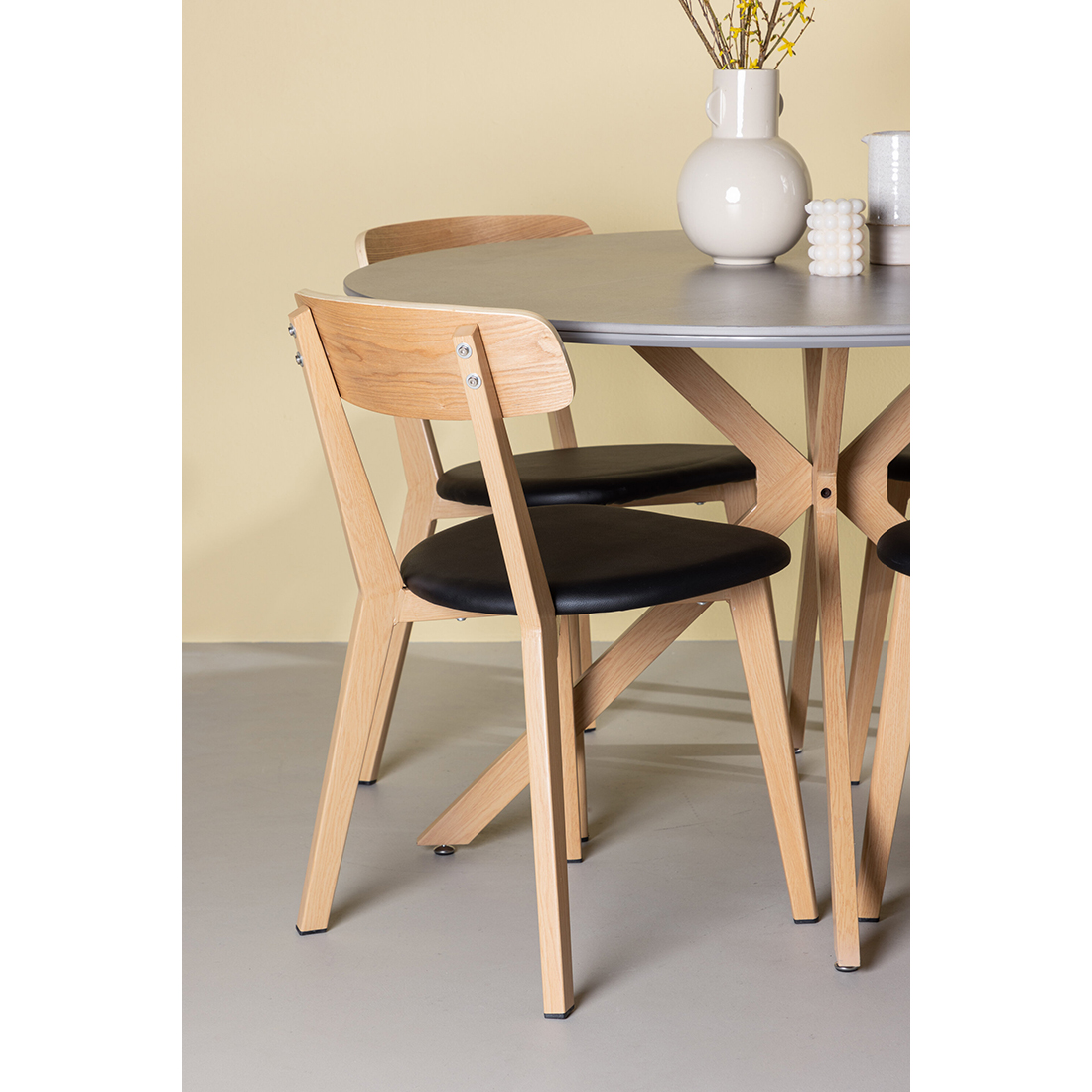 Matgrupp Venture Home Piazza Ø120 cm med 4st Sanjos Matstolar