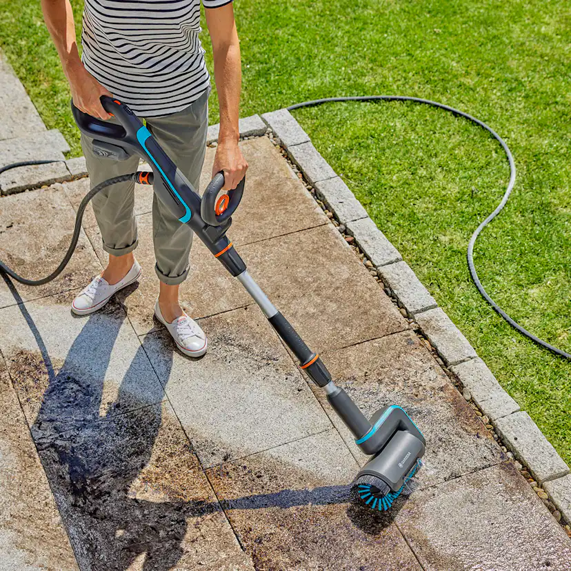 Altantvätt Gardena Batteridriven AquaBrush inkl. Batteri & Laddare