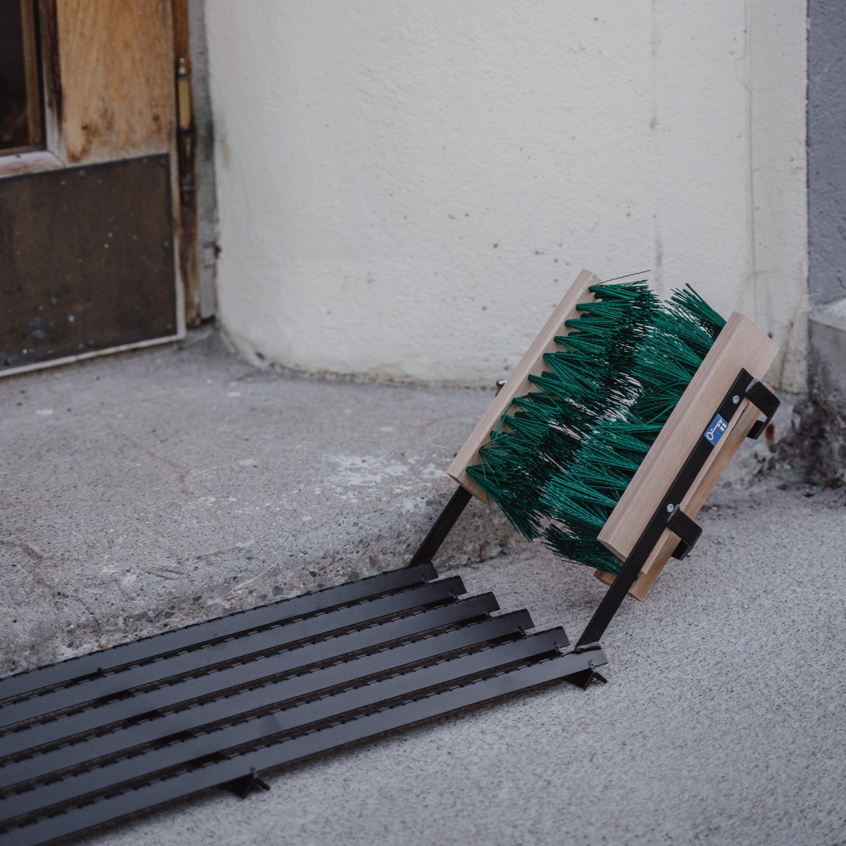 Fotskrapa med tre borstar, svart, mönstrad Svart