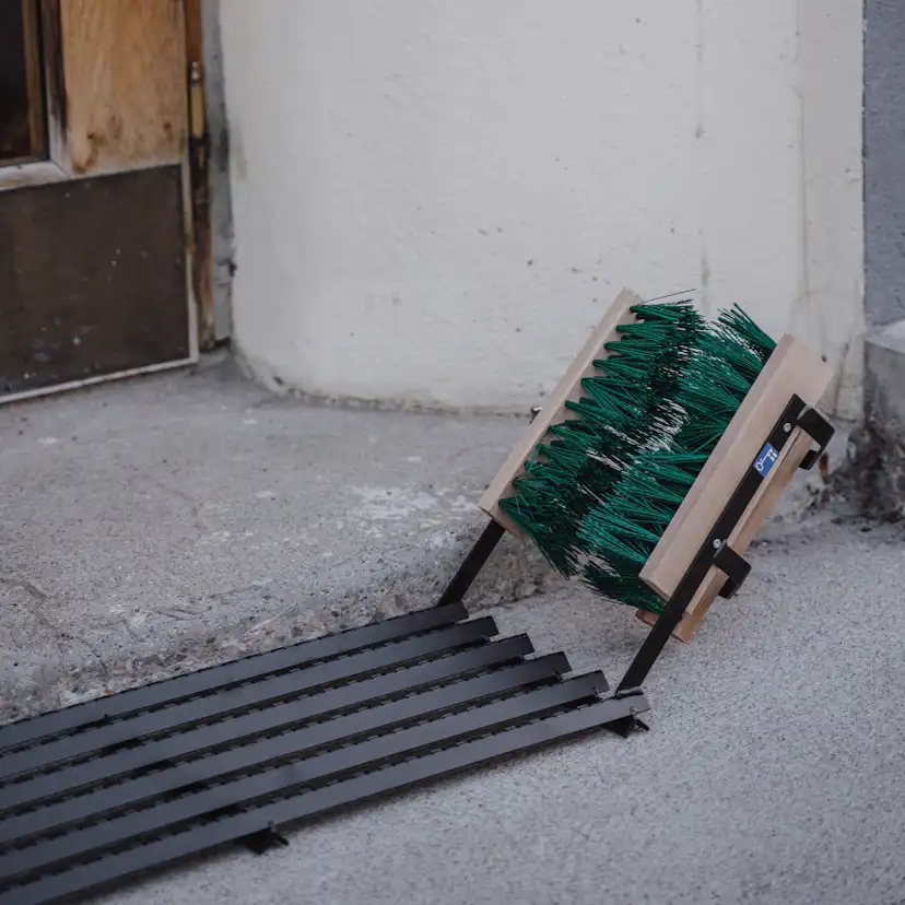 Fotskrapa med tre borstar, svart, mönstrad Svart