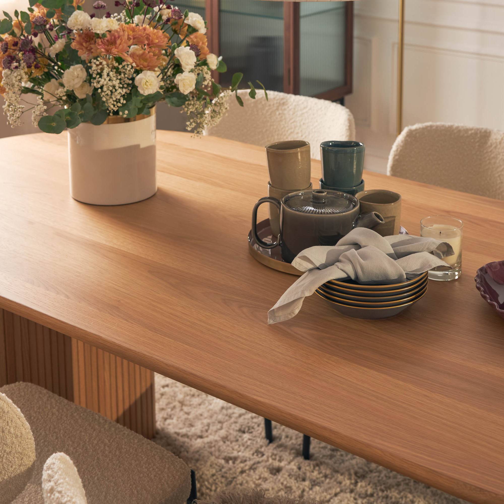 Matgrupp Basic Home Noira Ovalt Matbord 220 cm med 6 Gemmanio Matstol