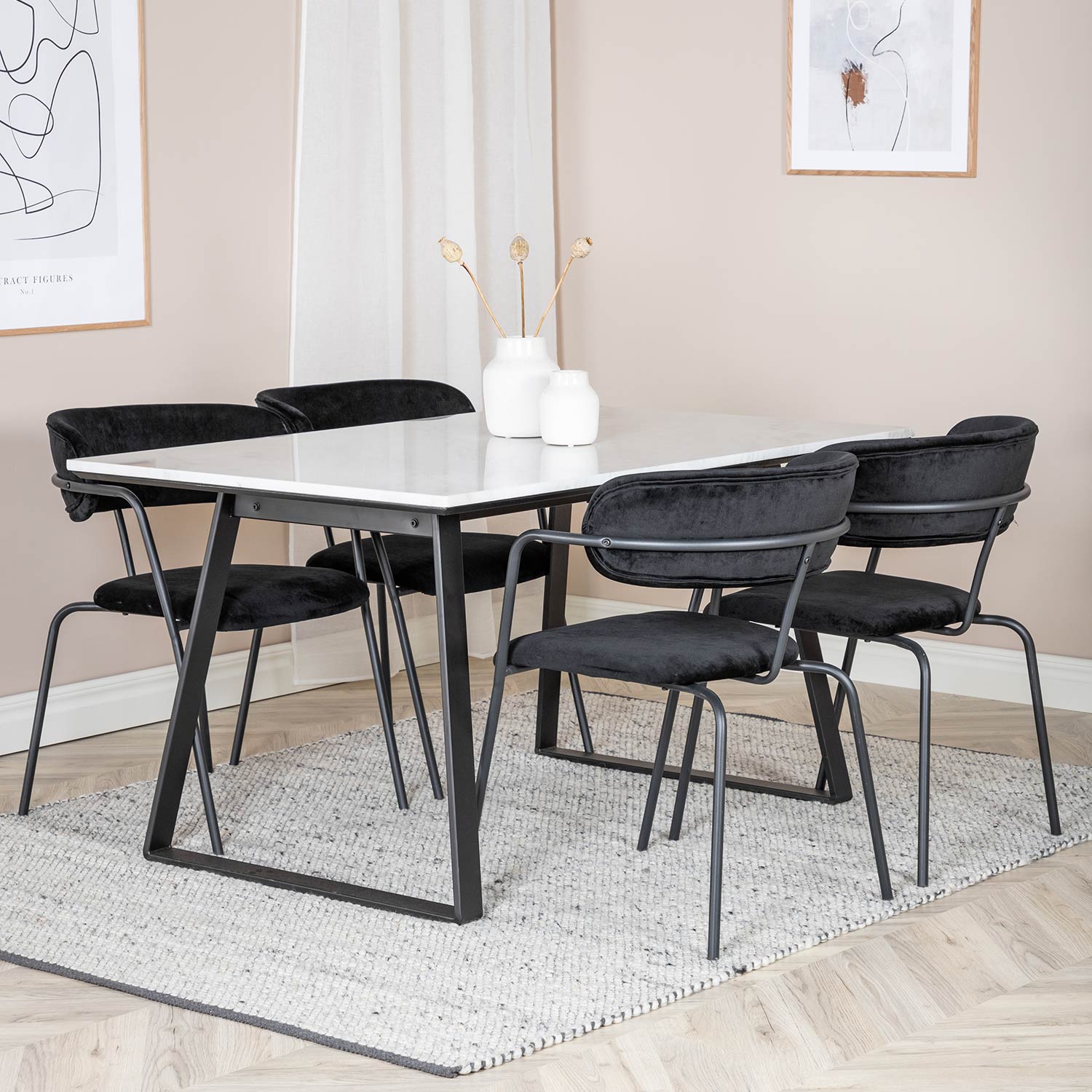 Matgrupp Venture Home Estelle 140 med 4 Aris Stolar