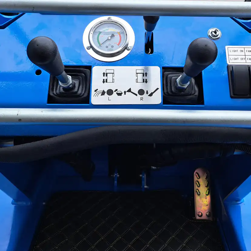 Grävmaskin Landeer ML50 4WD Minigrävare Glidstyrd Med Skopa