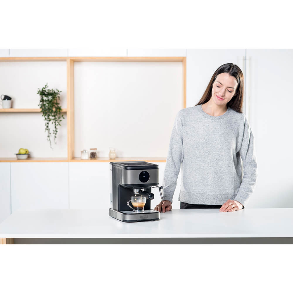 Espressomaskin Black+Decker 20 Bar med Mjölkskummare 850W 1,5L