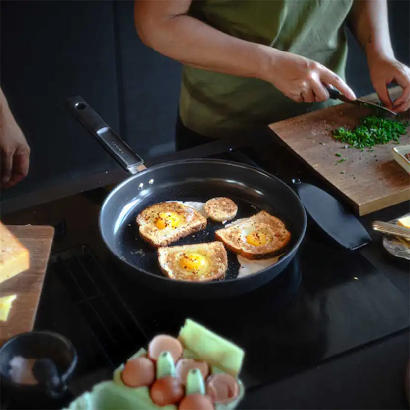 Stekpanna Fiskars Hard Face 30 cm Med Non-Stick Beläggning och Silikonlock