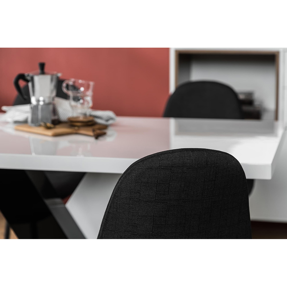 Matgrupp In Living Cesi 140 med 4 Nibe Stolar