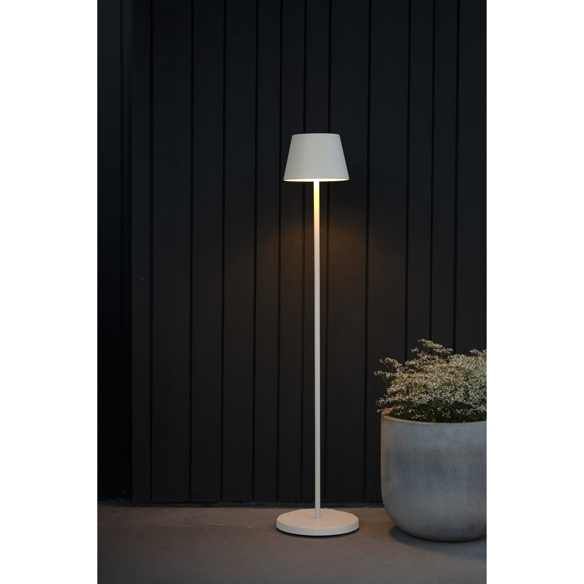 Golvlampa Gnojsö Konstsmide Pomezia M USB