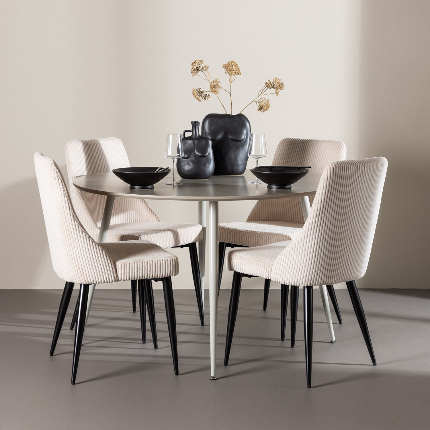 Matgrupp Venture Home Plaza Ø120 med 4 st Leone Stolar