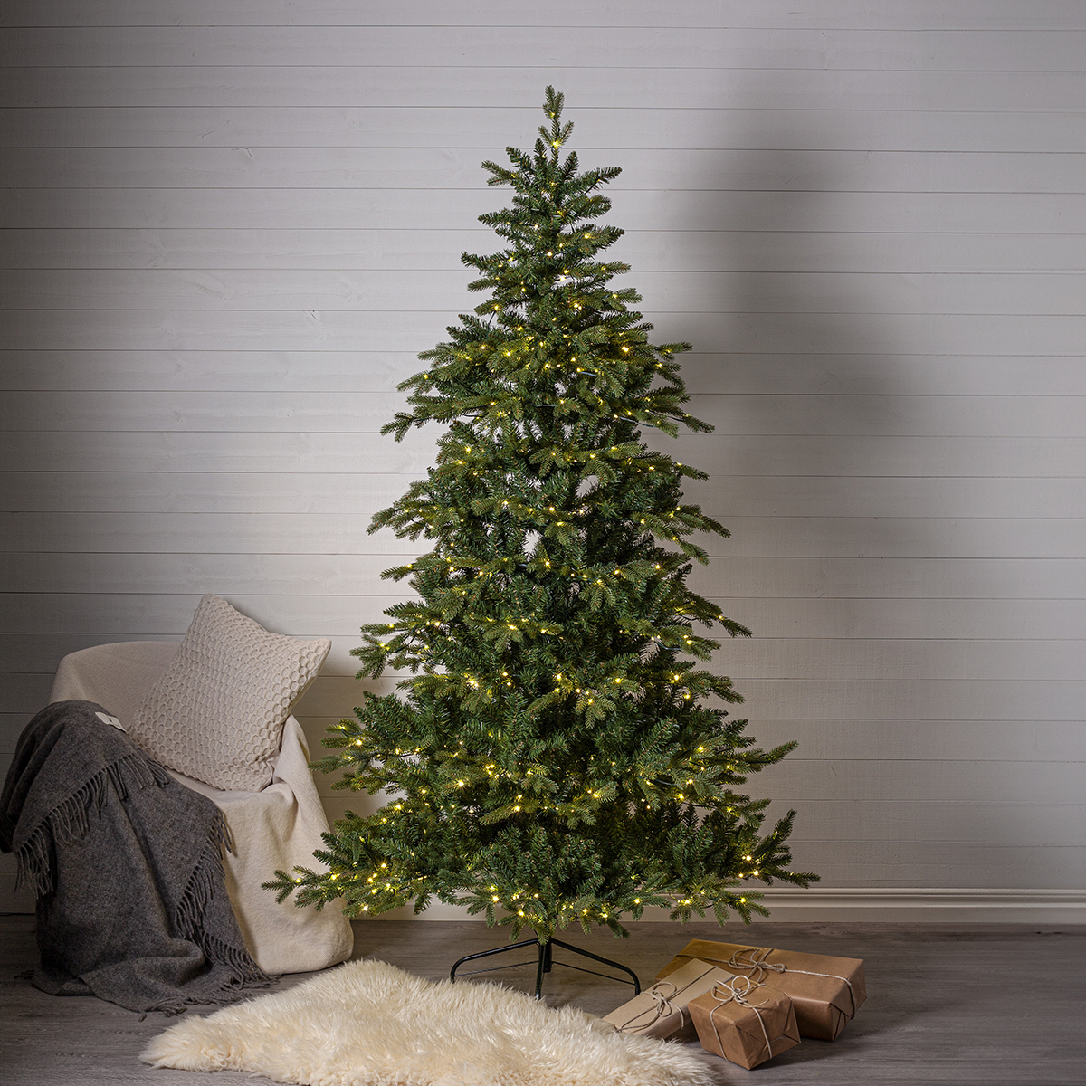 Plastgran Star Trading Larvik med LED-belysning 210 cm