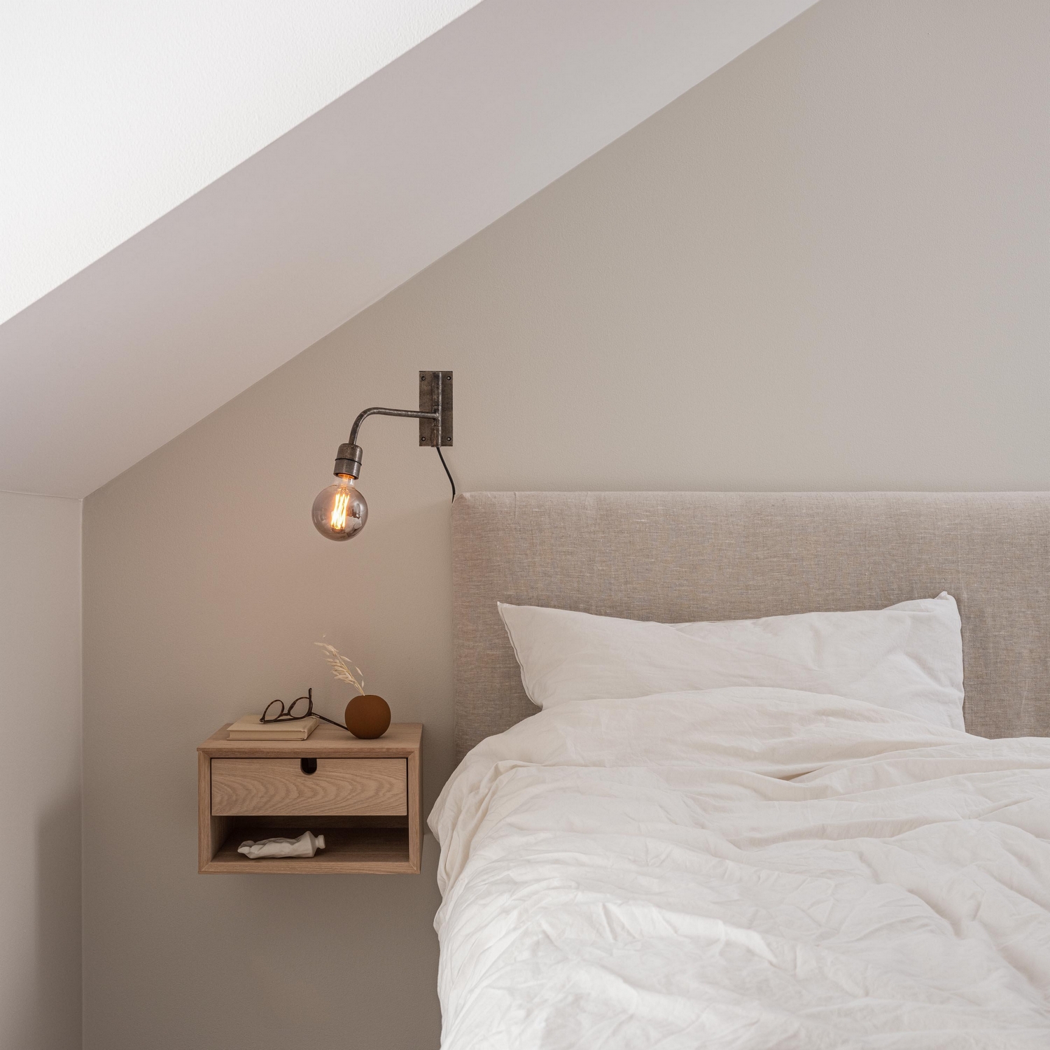 Vägglampa PR Home Base