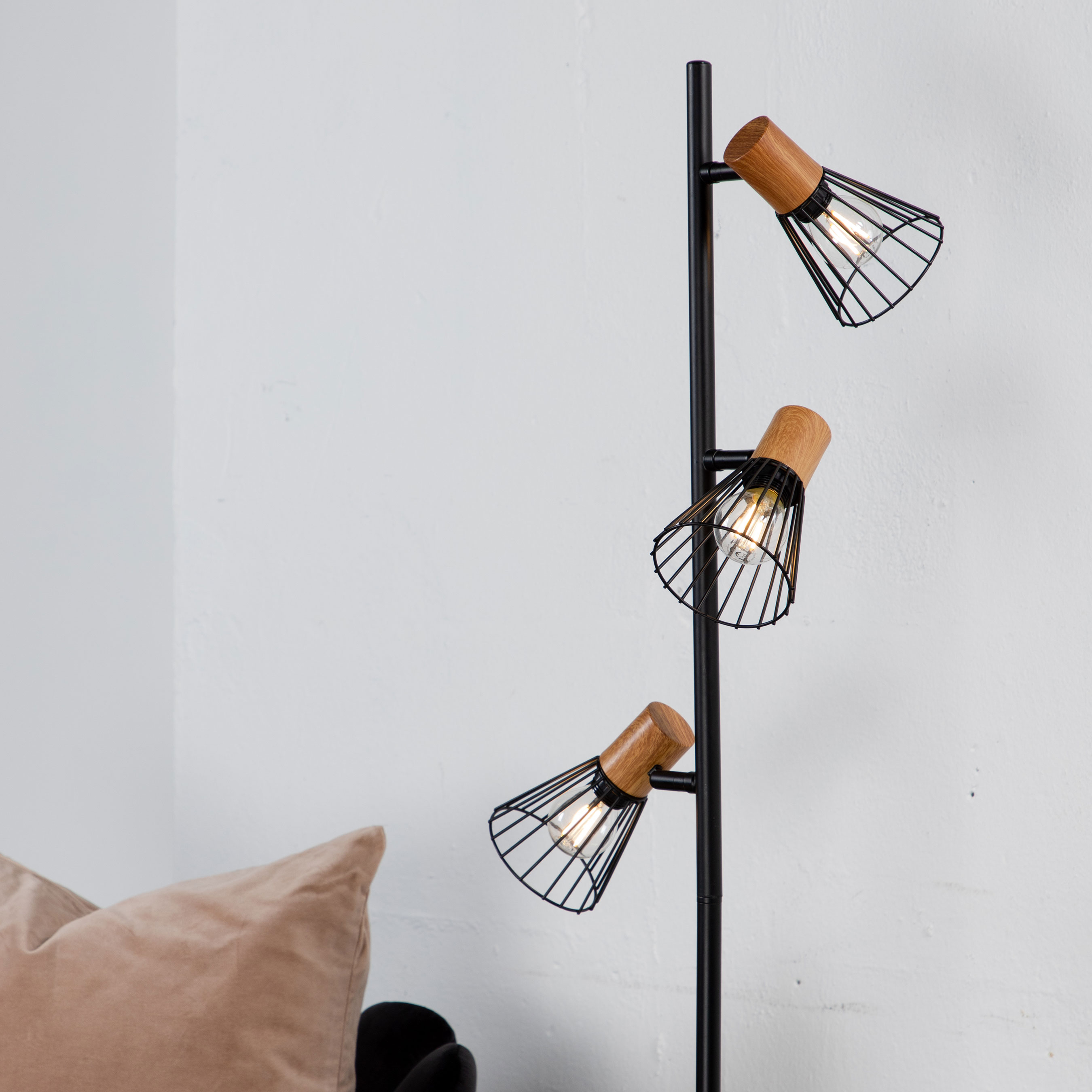 Golvlampa Venture Home Atticus