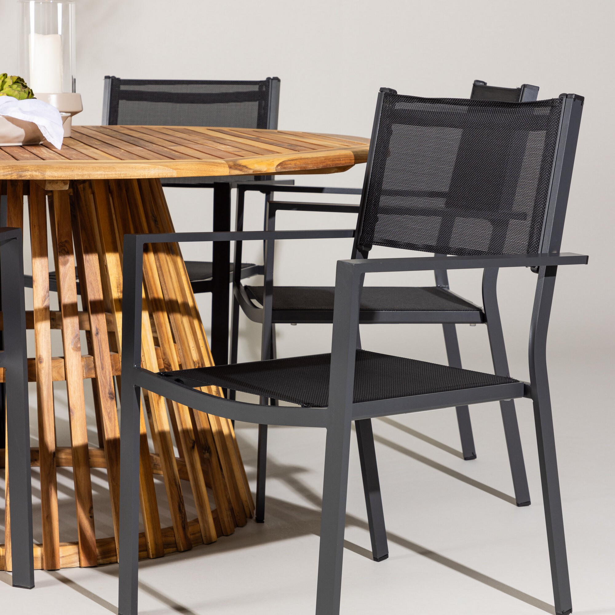 Tucumán Dining Table - Acacia ø120 +Copacabana Stacking Chai Trädgårdsgrupp Venture Home Tucumán med 6 Copacabana Stolar