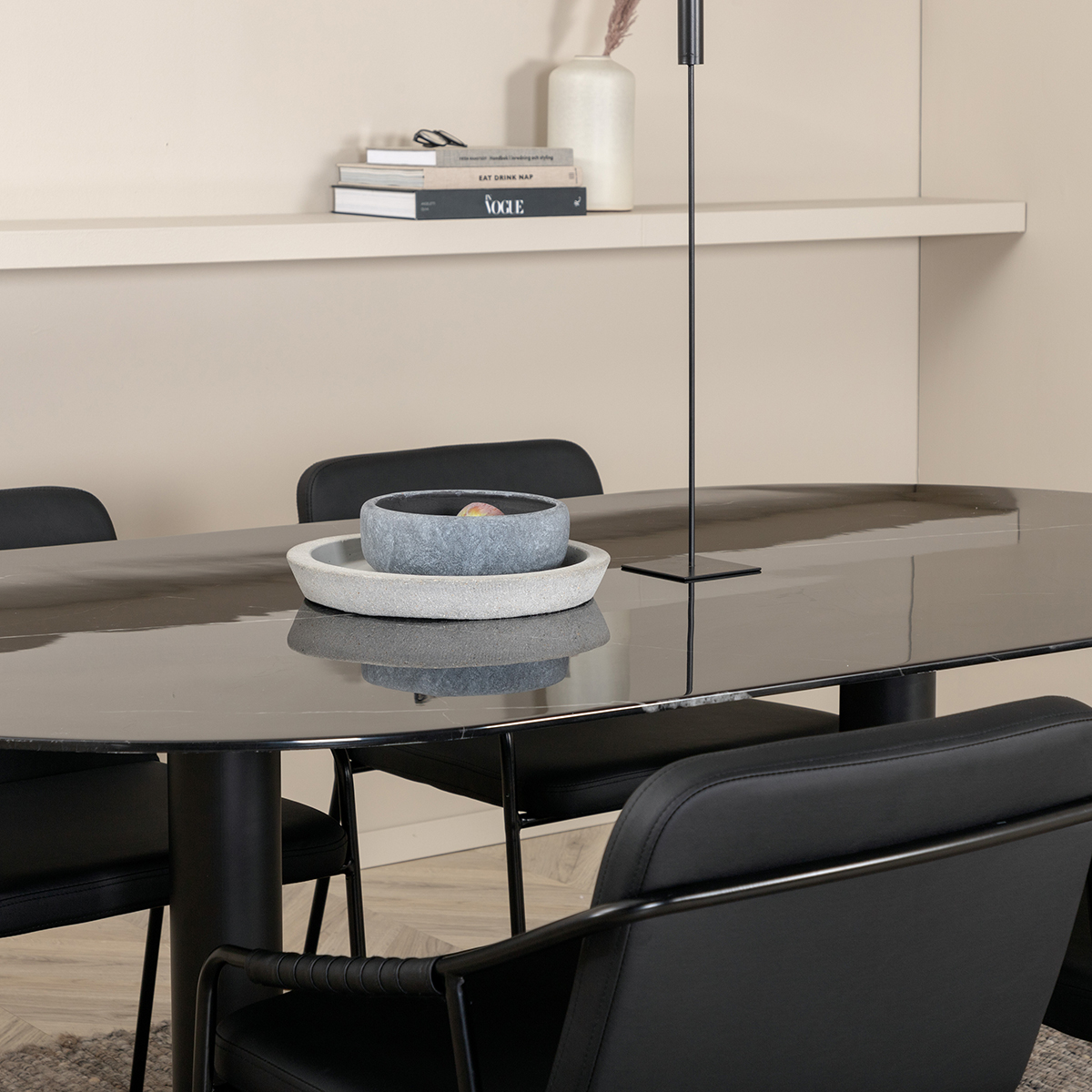 Matgrupp Venture Home Oslo matbord och Tjärö matstol