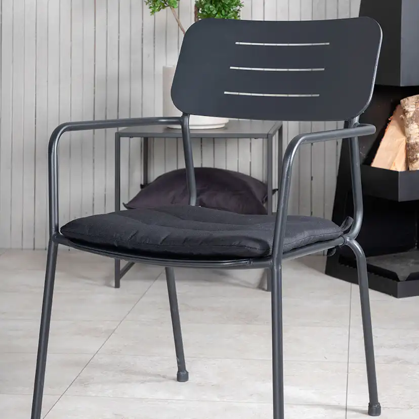 Matgrupp Venture Home Olle med 4 Nime Matstolar