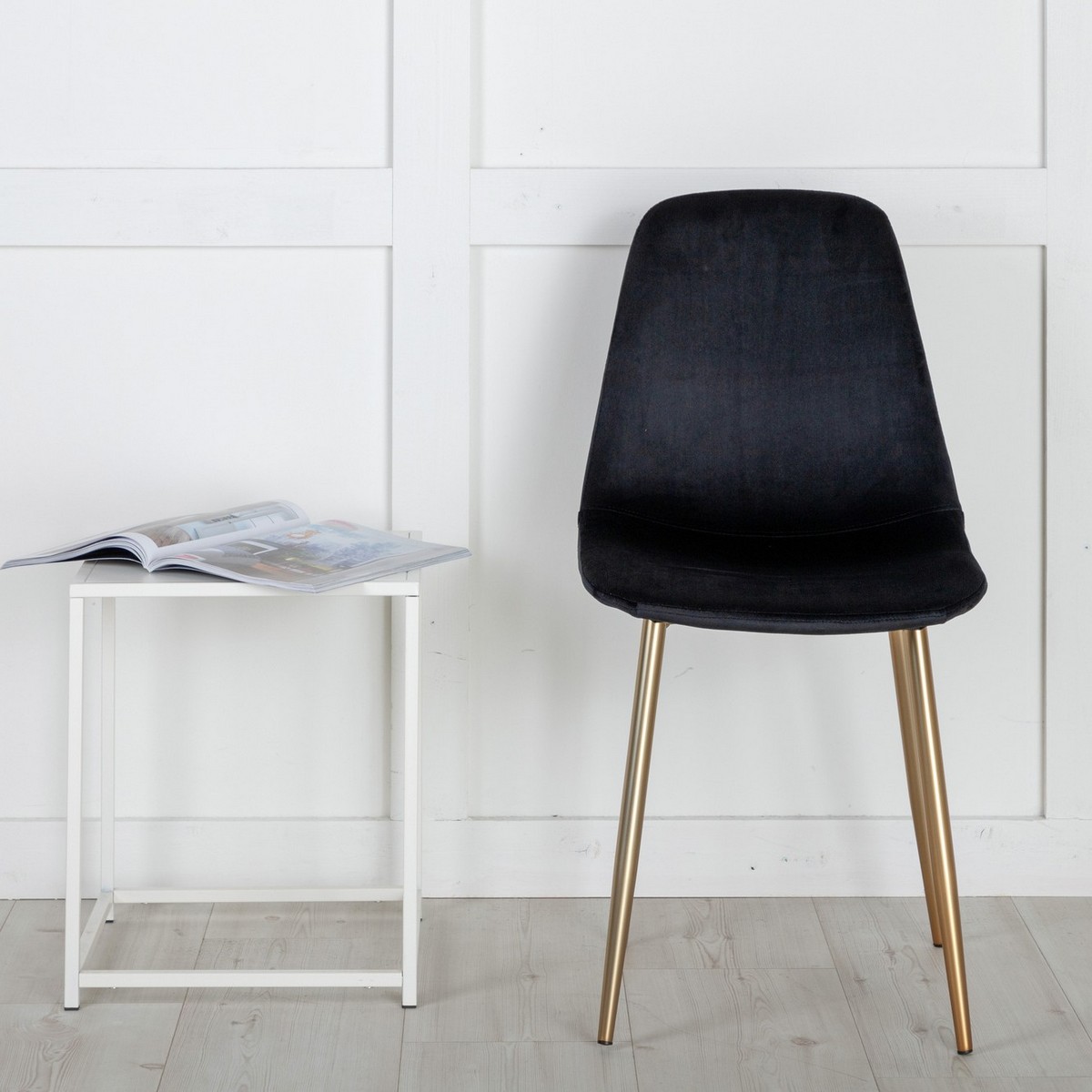 Polar Chair - Black Velvet / Matt brass leg Svart/Mässing