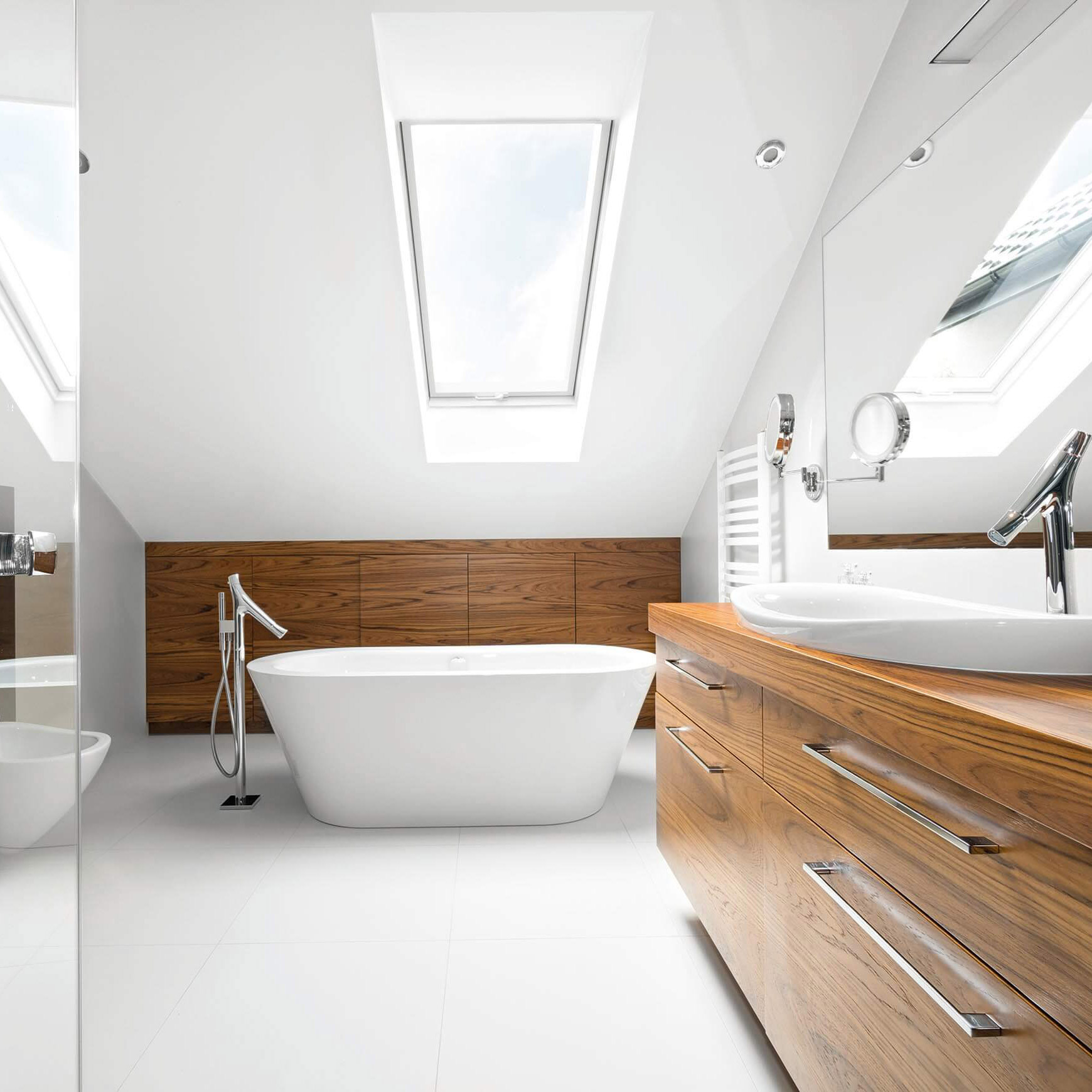 Takfönster Fakro PVC Pivåhängt 3-Glas Lagerfört