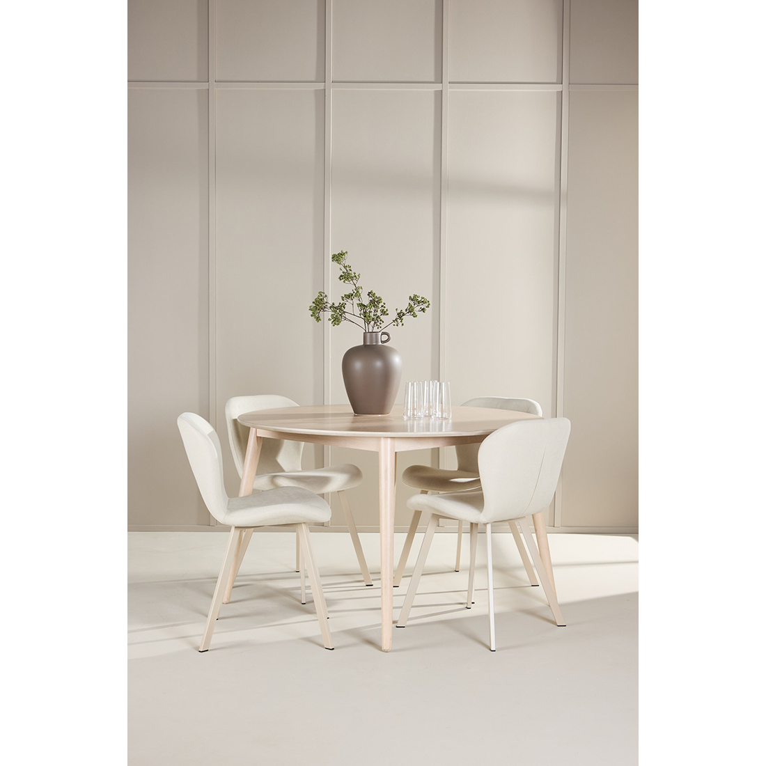 Matgrupp Venture Home Flora Ø120 cm med 4st Lilja Matstolar